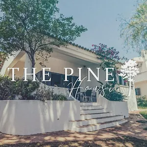 Bed & Breakfast Pine House - Airport, And Center, FAO